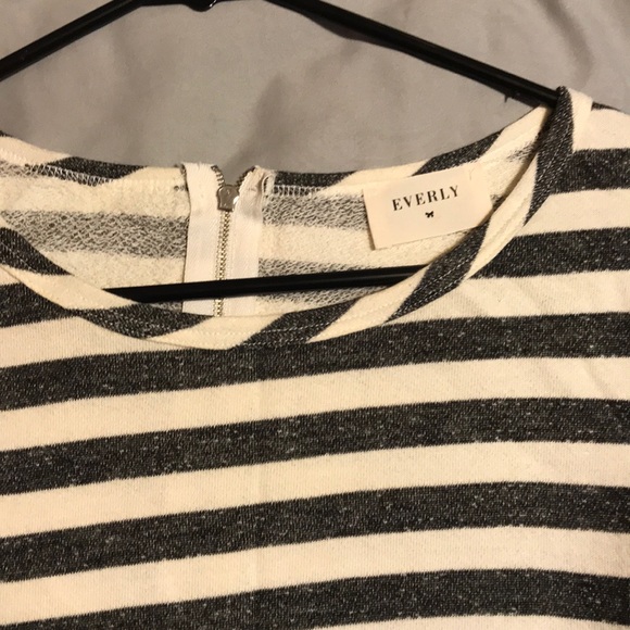 Everly Long Sleeve Gray and White Dress - Picture 3 of 5